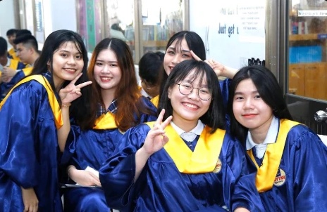 Nụ cười học sinh Duy Tân ngày tốt nghiệp