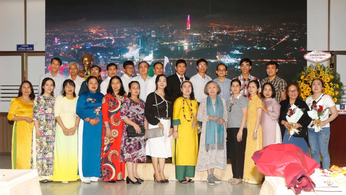 Tập thể sư phạm nhà trường