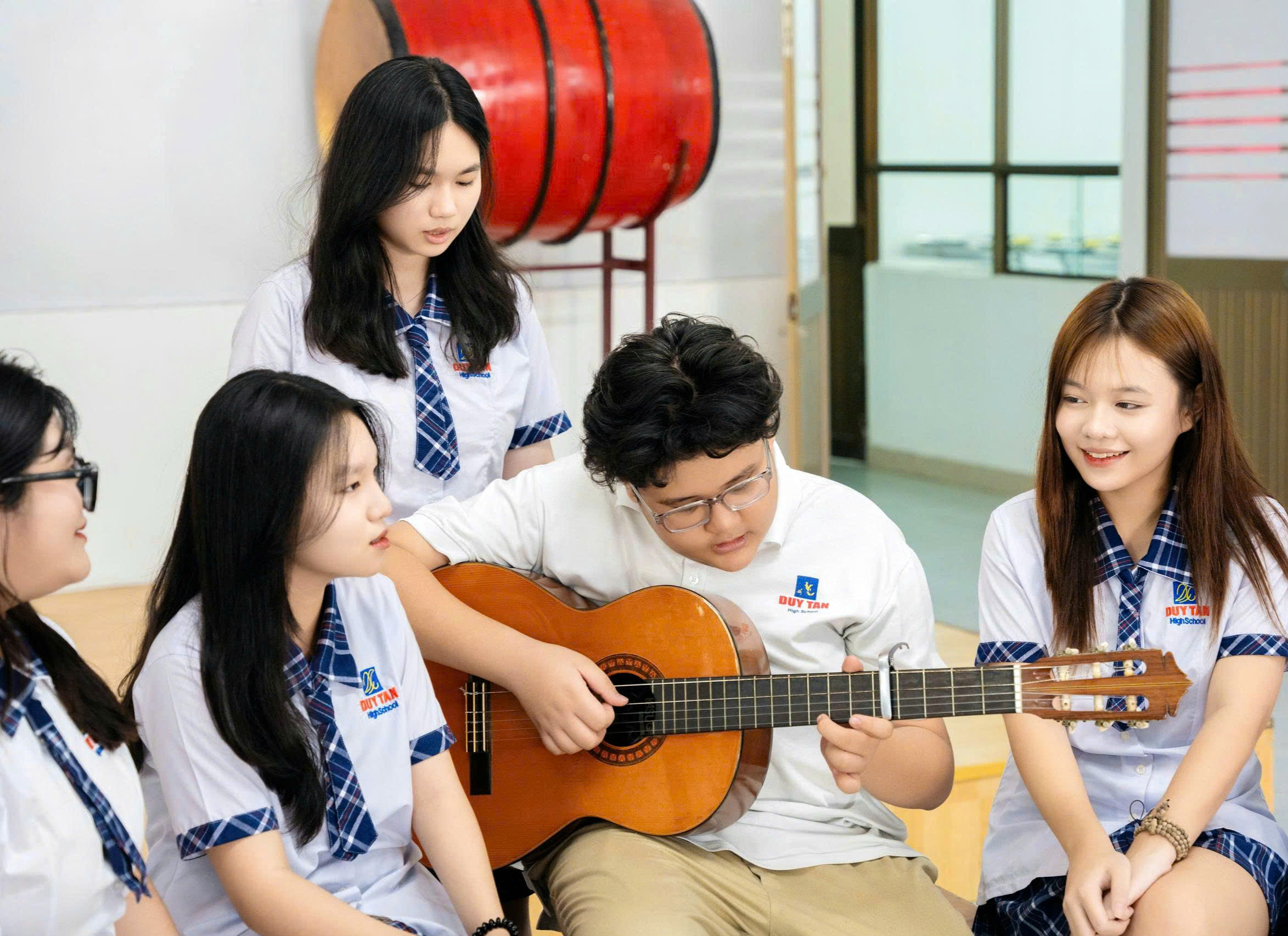 TRƯỜNG THCS - THPT DUY TÂN: Nơi nuôi dưỡng ước mơ & khát vọng vươn xa.